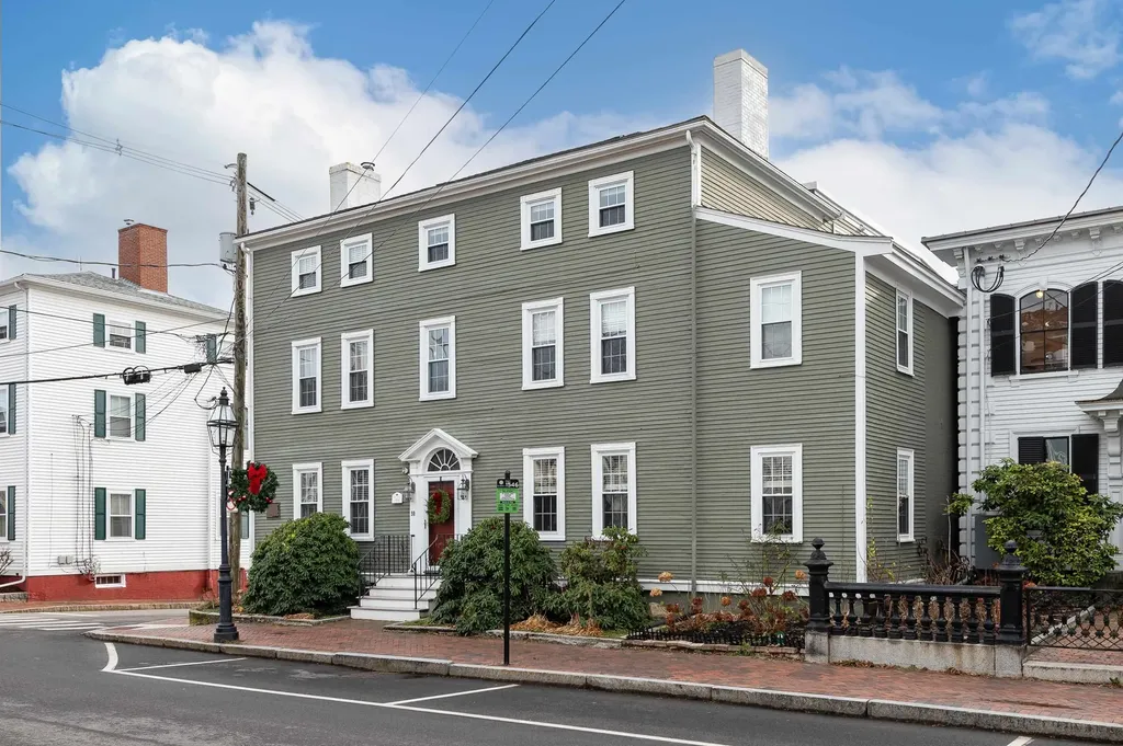 98 Court Street Portsmouth NH 03801