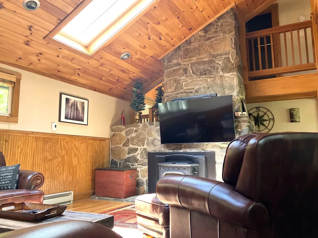 78 Pond Loop Wilmington VT 05363