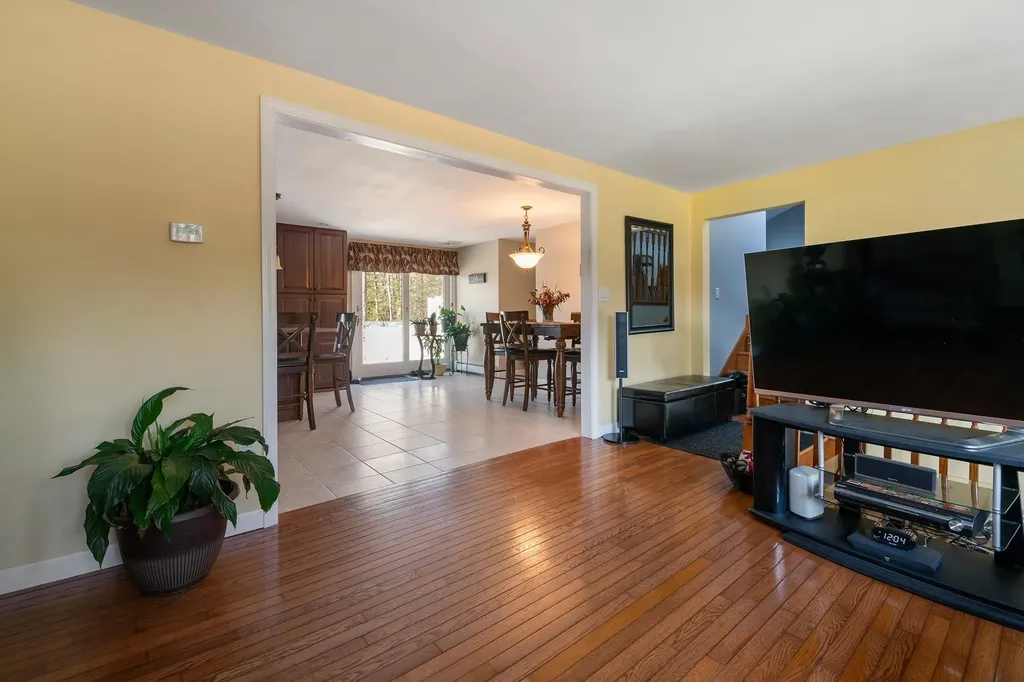 68 Drew Road Derry NH 03038