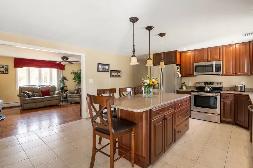 68 Drew Road Derry NH 03038