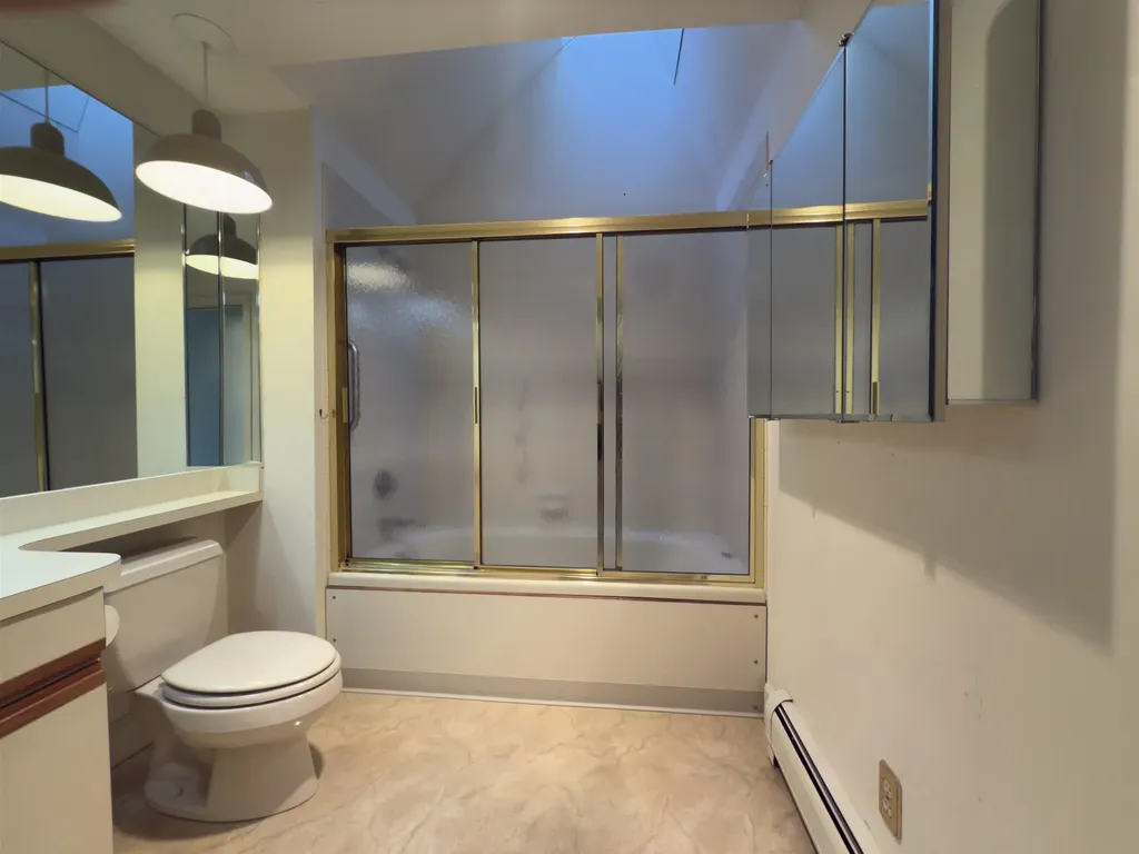 8 Highland Ridge New London NH 03257