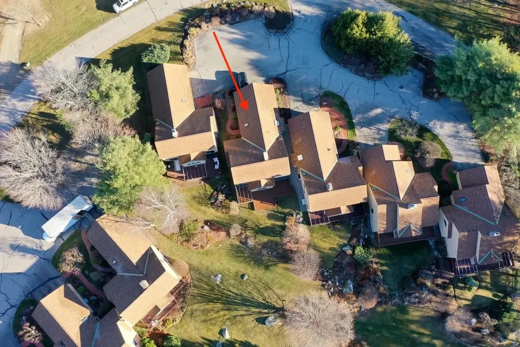 8 Highland Ridge New London NH 03257