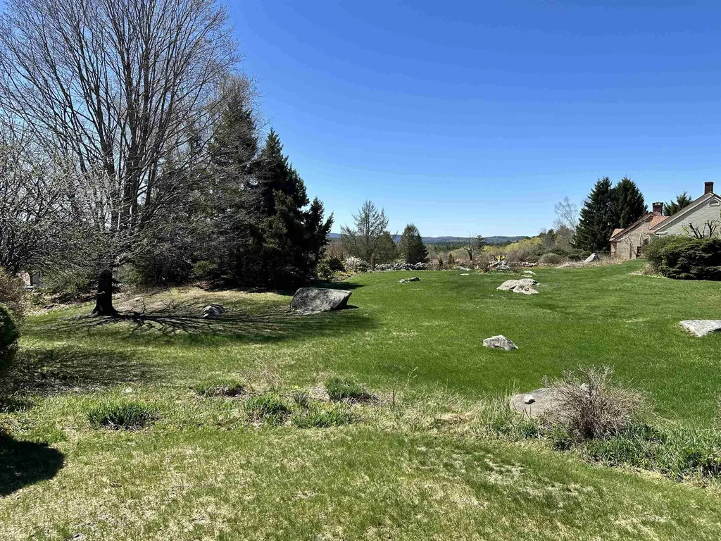 8 Highland Ridge New London NH 03257