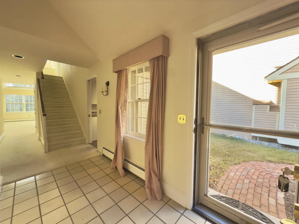 8 Highland Ridge New London NH 03257