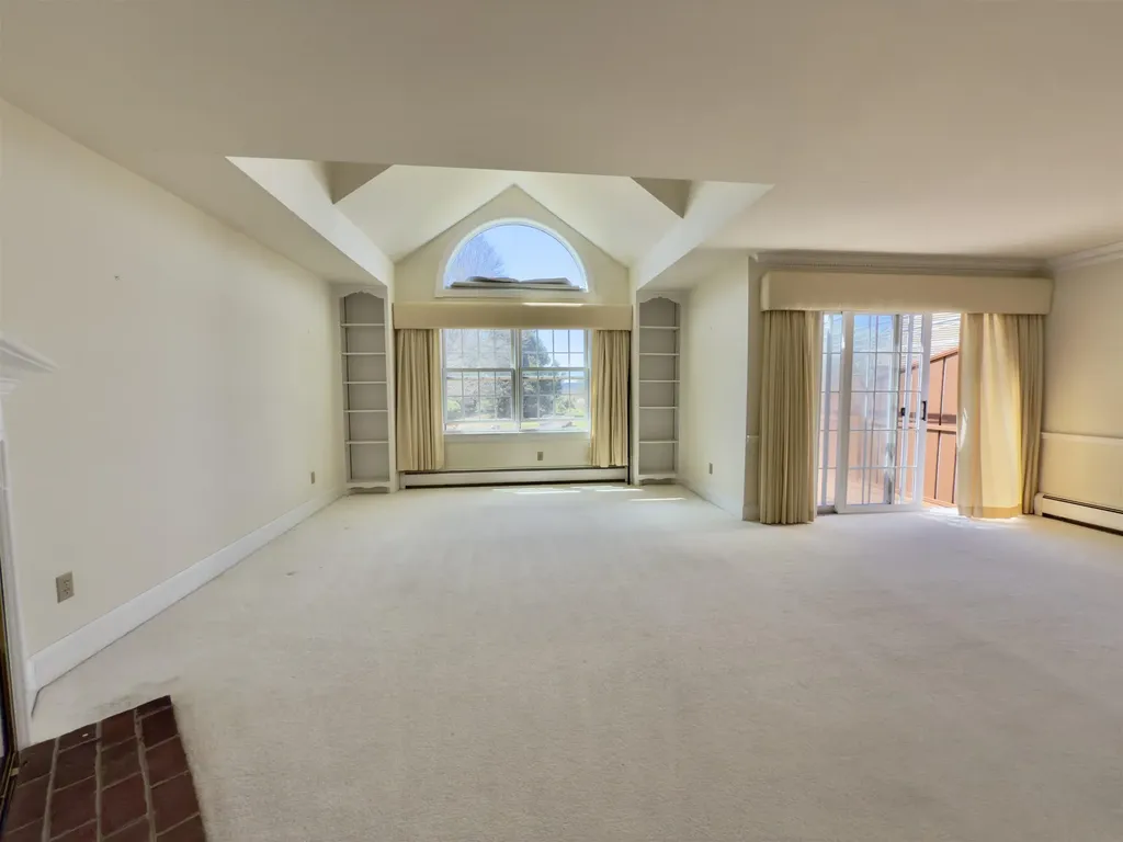 8 Highland Ridge New London NH 03257