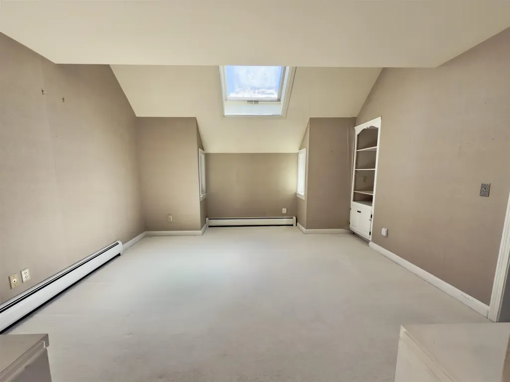 8 Highland Ridge New London NH 03257