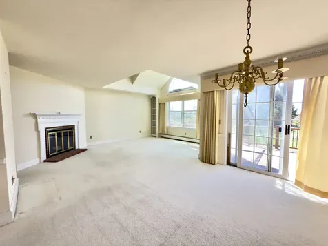 8 Highland Ridge New London NH 03257