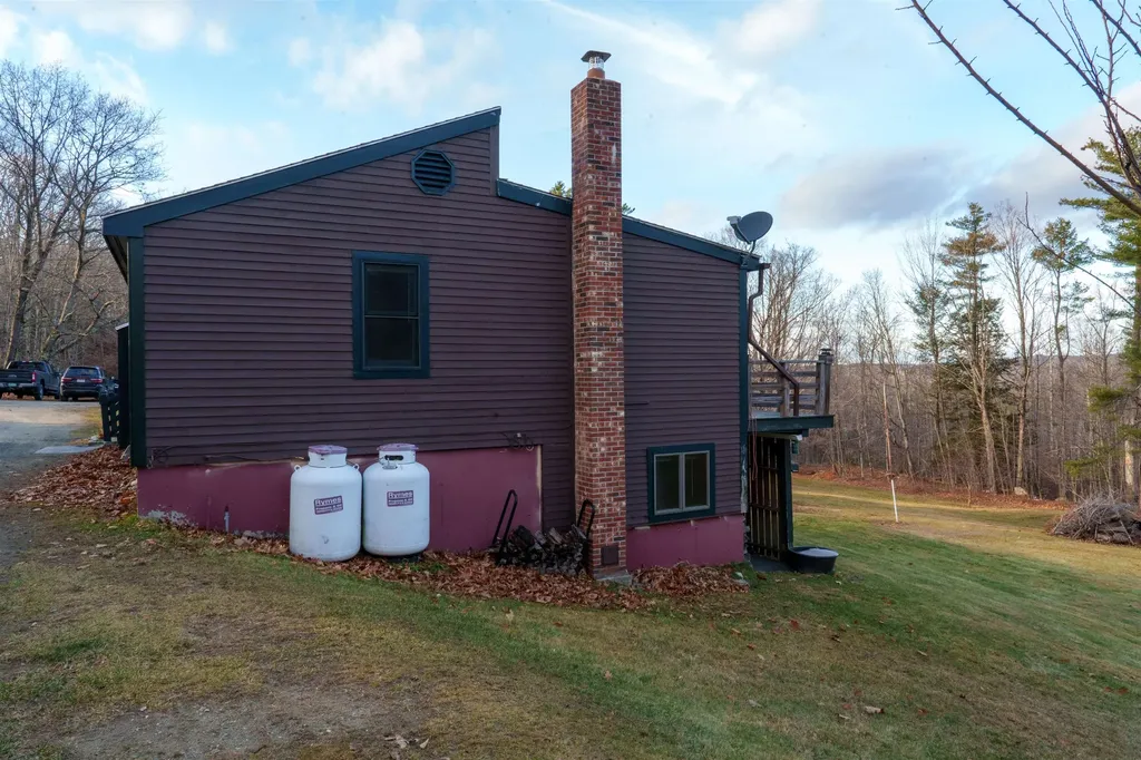 94 Town Farm Extension Springfield NH 03284