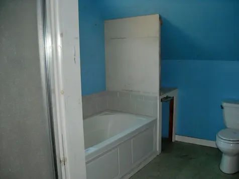 12 A-b North Avenue Orleans VT 05860