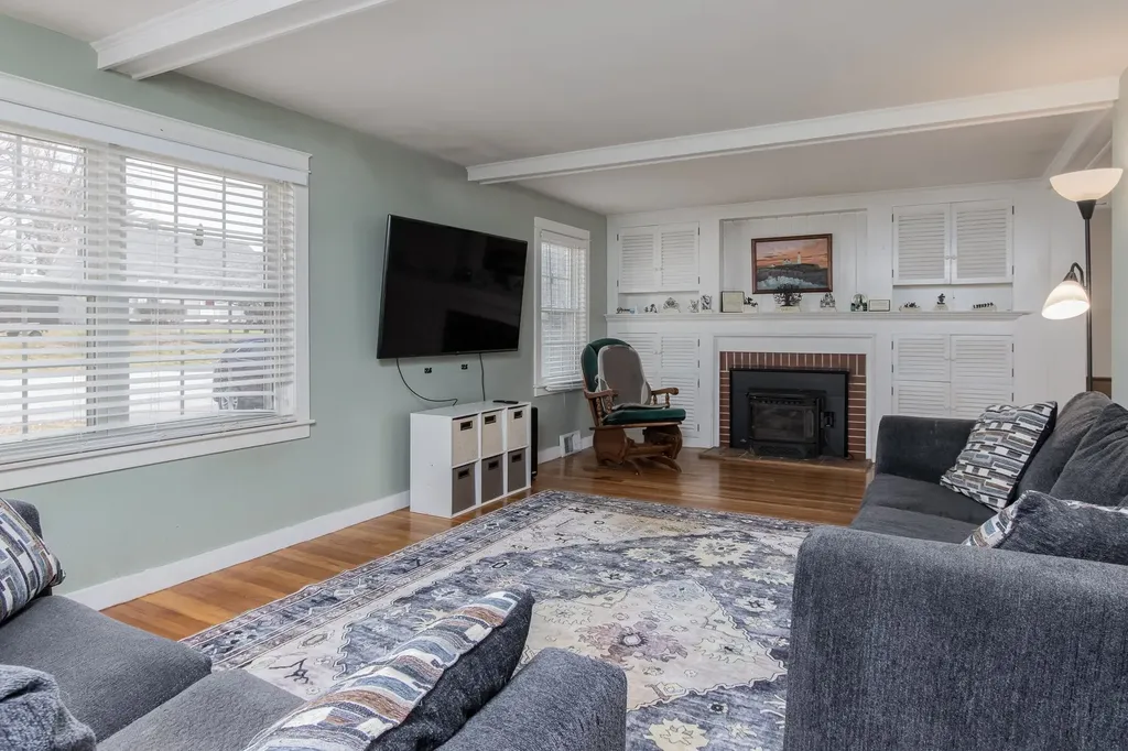 10 Burnside Street Nashua NH 03064-1519