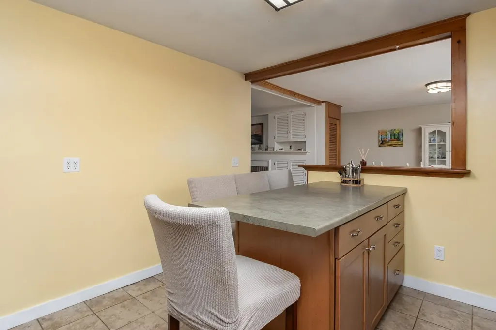 10 Burnside Street Nashua NH 03064-1519