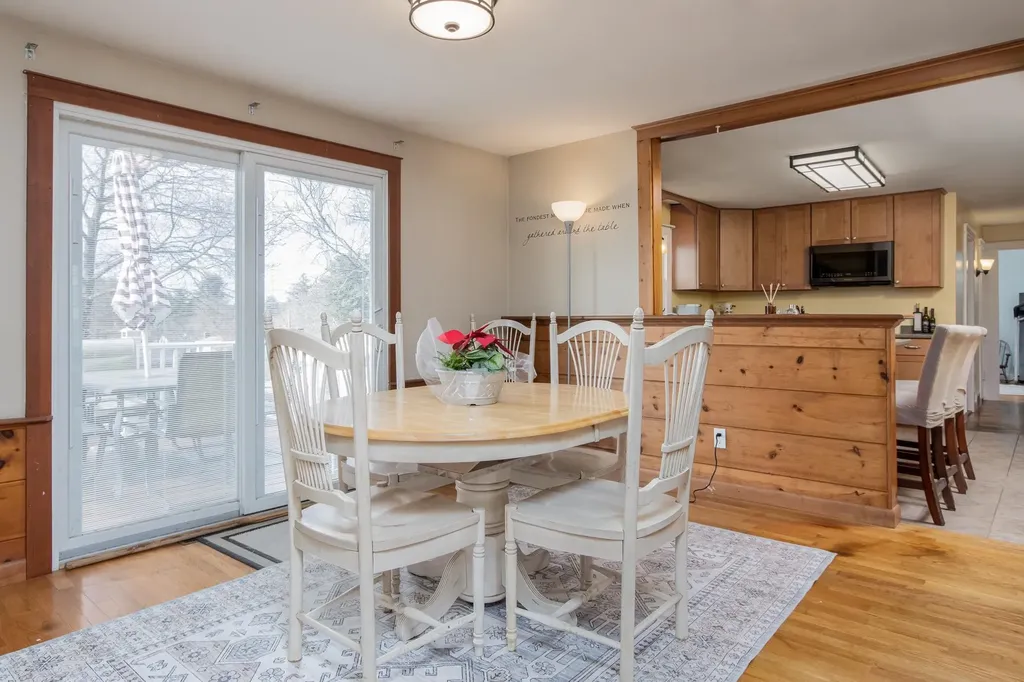 10 Burnside Street Nashua NH 03064-1519