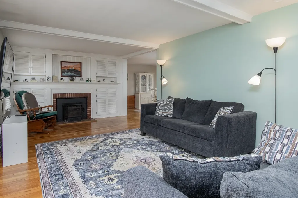10 Burnside Street Nashua NH 03064-1519