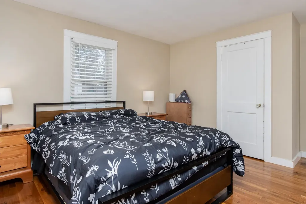 10 Burnside Street Nashua NH 03064-1519