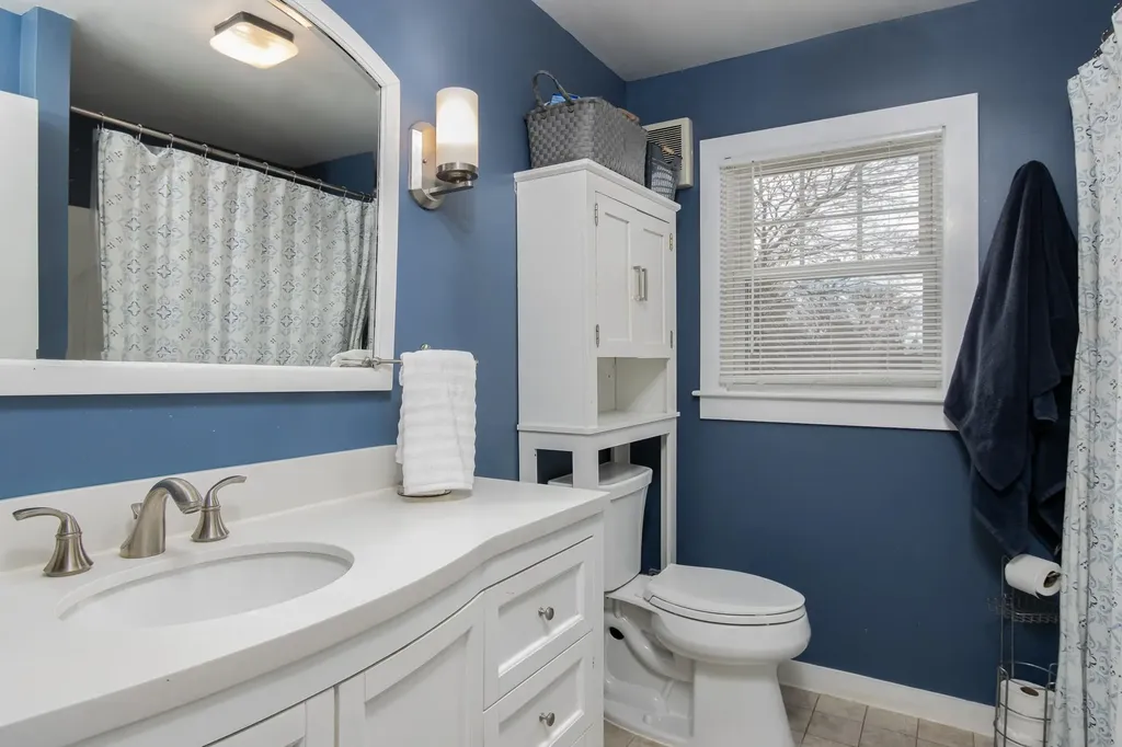 10 Burnside Street Nashua NH 03064-1519