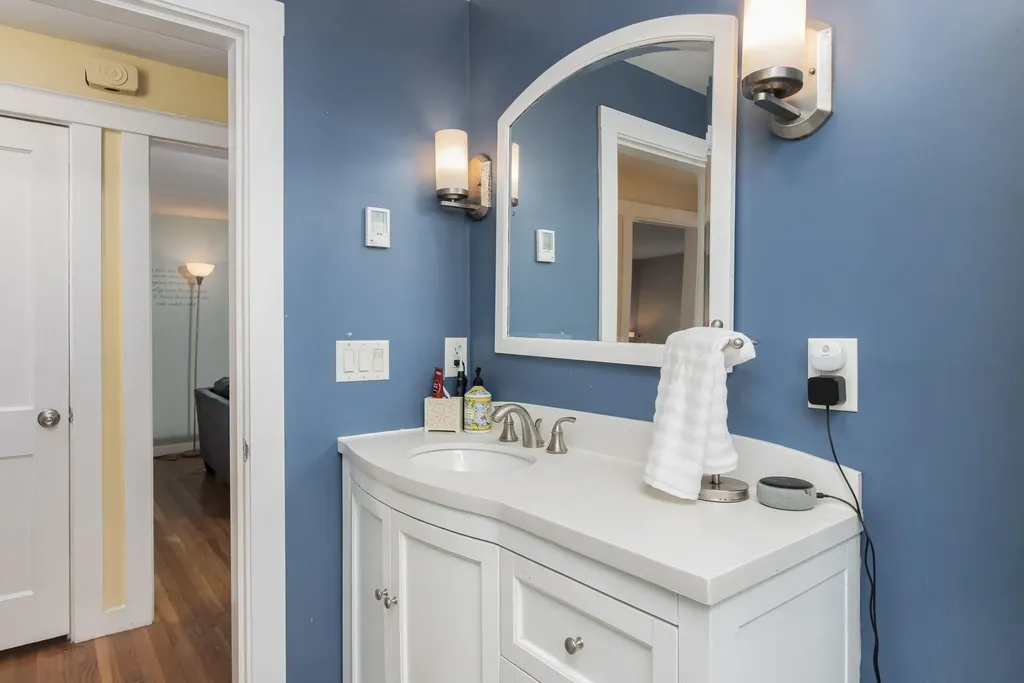 10 Burnside Street Nashua NH 03064-1519
