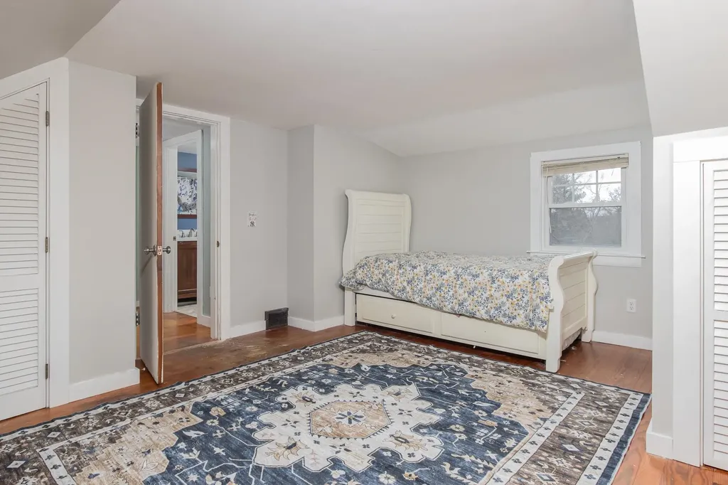10 Burnside Street Nashua NH 03064-1519