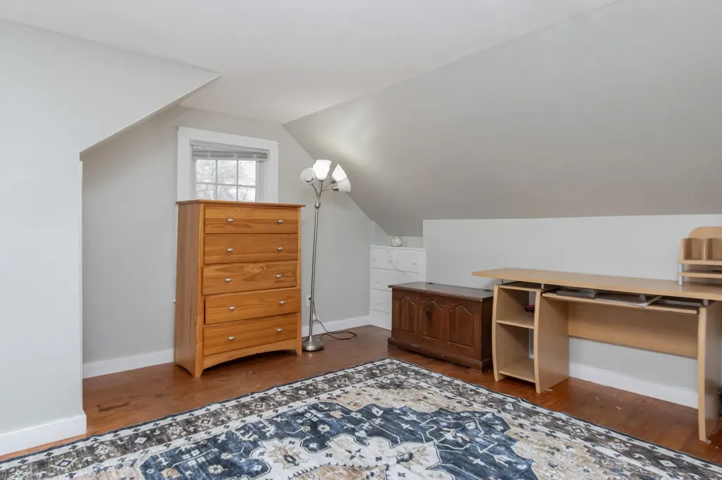 10 Burnside Street Nashua NH 03064-1519