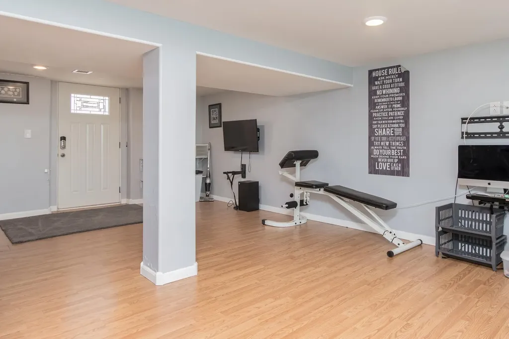 10 Burnside Street Nashua NH 03064-1519