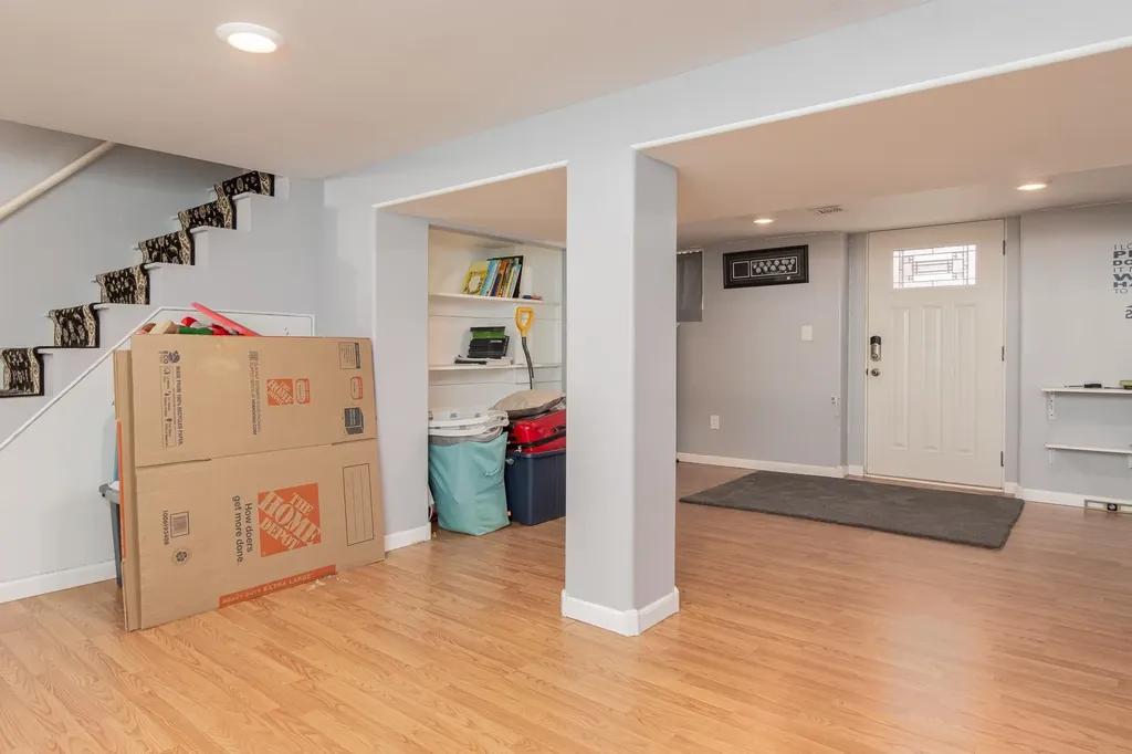 10 Burnside Street Nashua NH 03064-1519