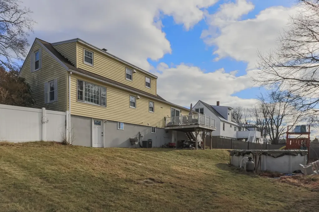 10 Burnside Street Nashua NH 03064-1519