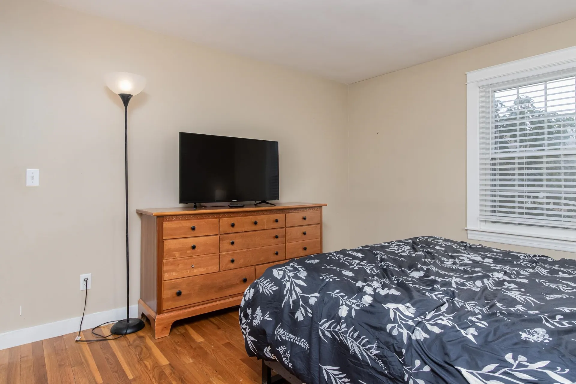 10 Burnside Street Nashua NH 03064-1519