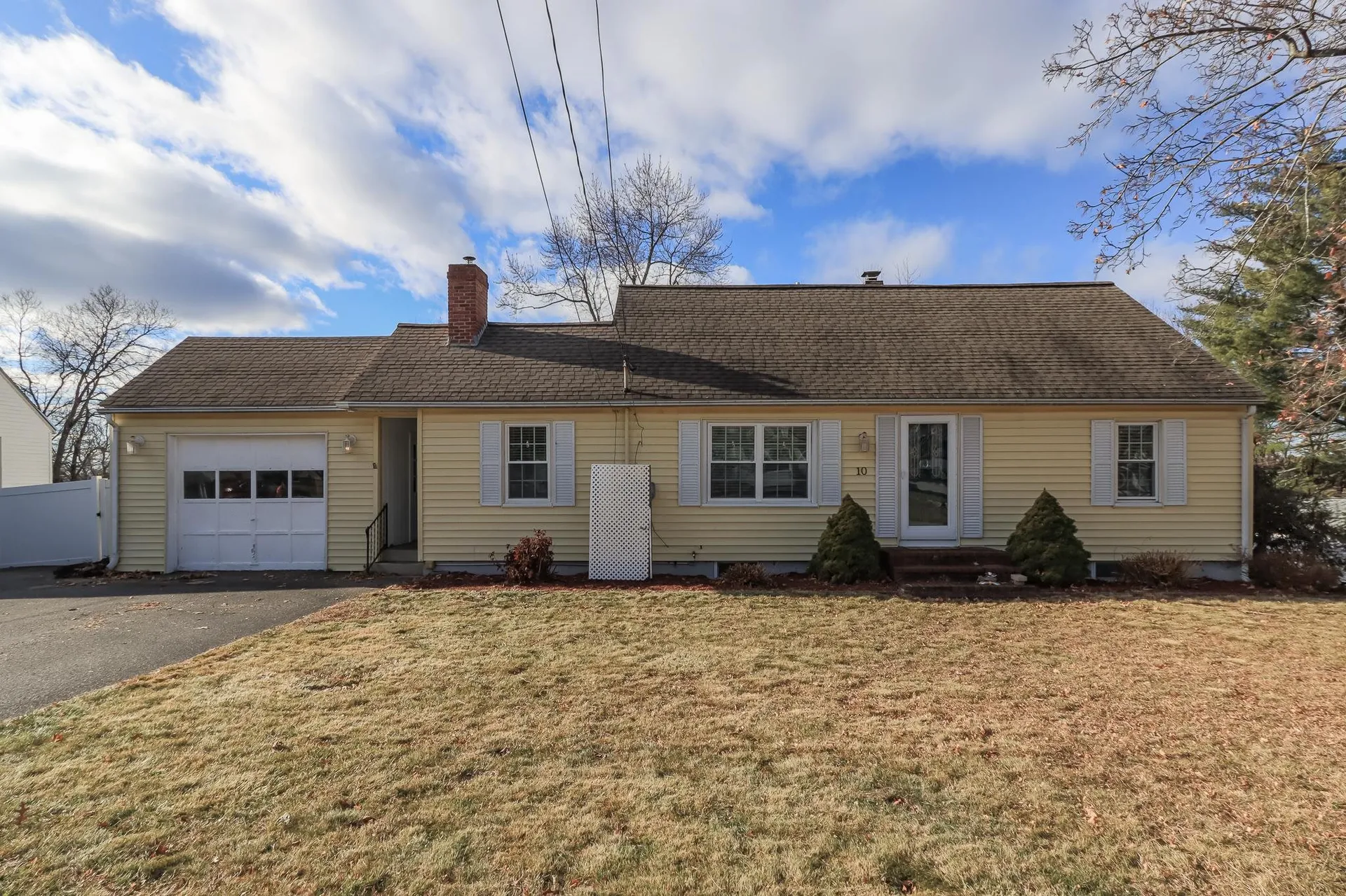 10 Burnside Street Nashua NH 03064-1519