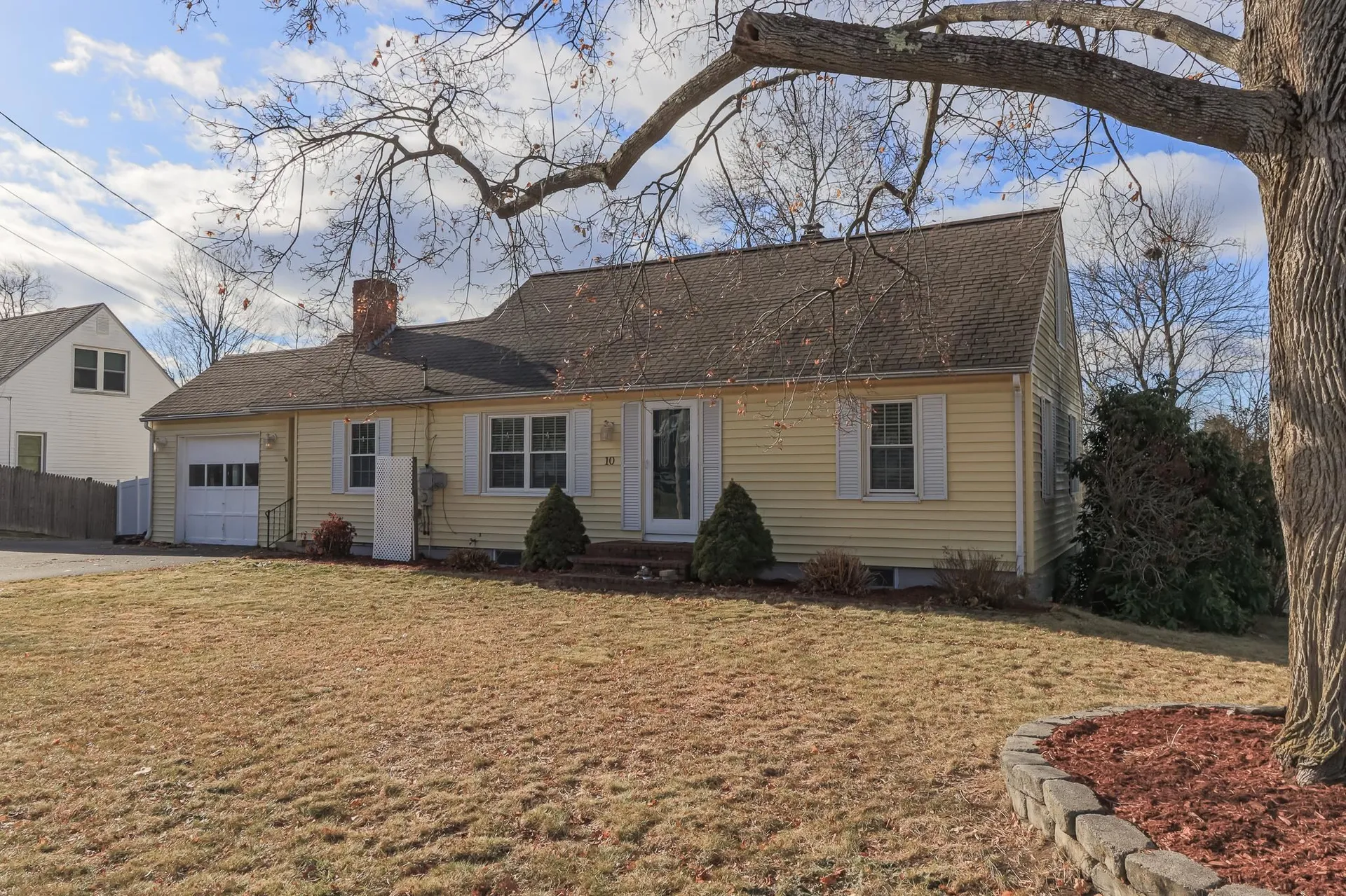10 Burnside Street Nashua NH 03064-1519
