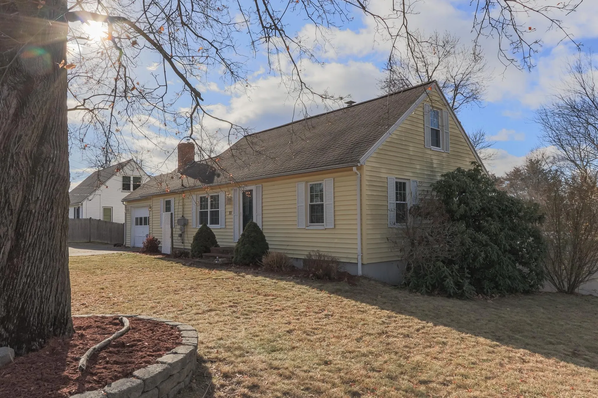 10 Burnside Street Nashua NH 03064-1519