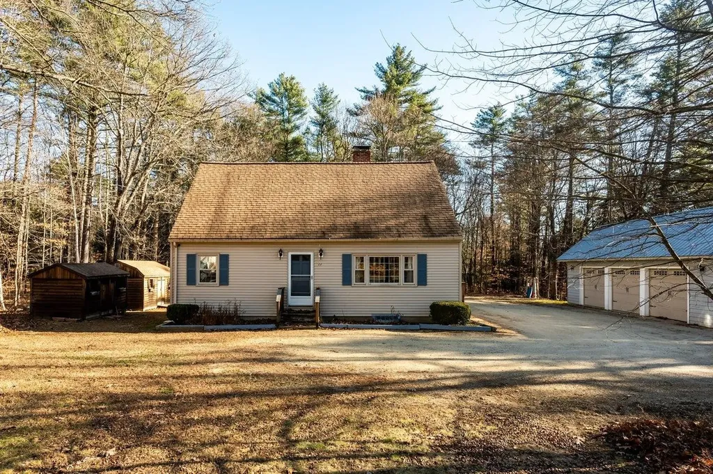 23 Allens Avenue Lee NH 03861