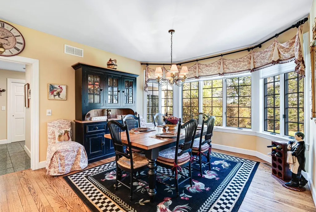 10 Fairbanks Turn Road Hartford VT 05059