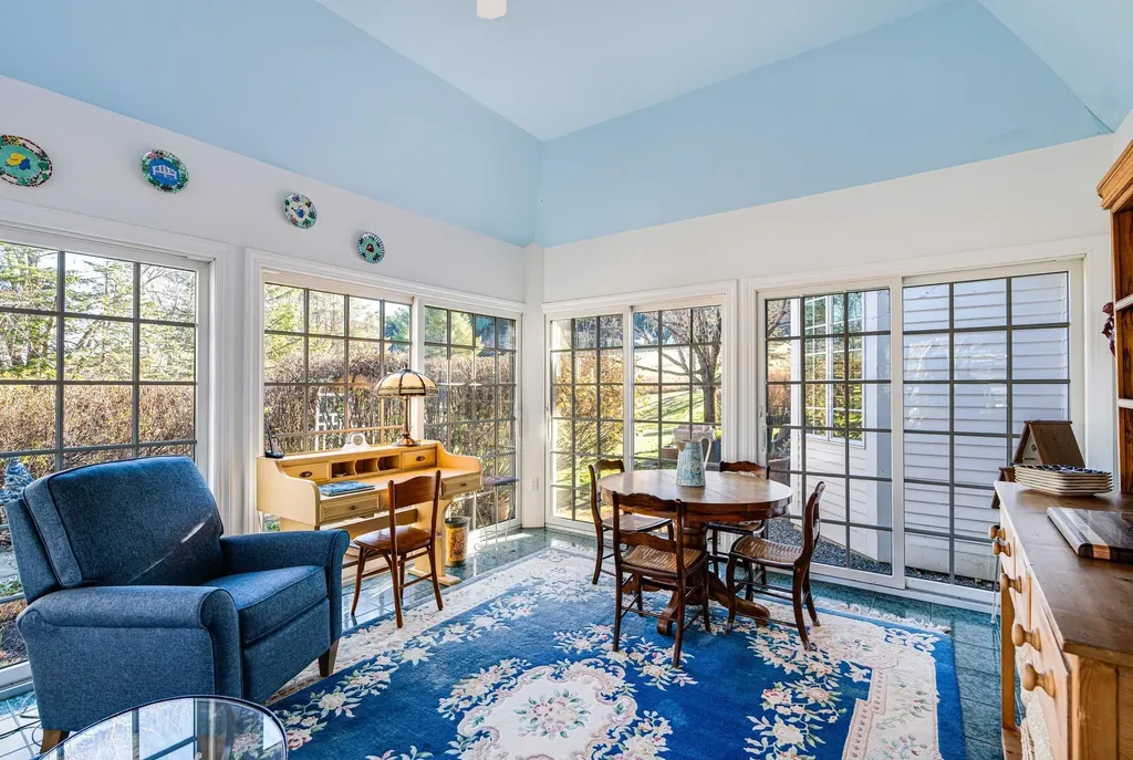 10 Fairbanks Turn Road Hartford VT 05059