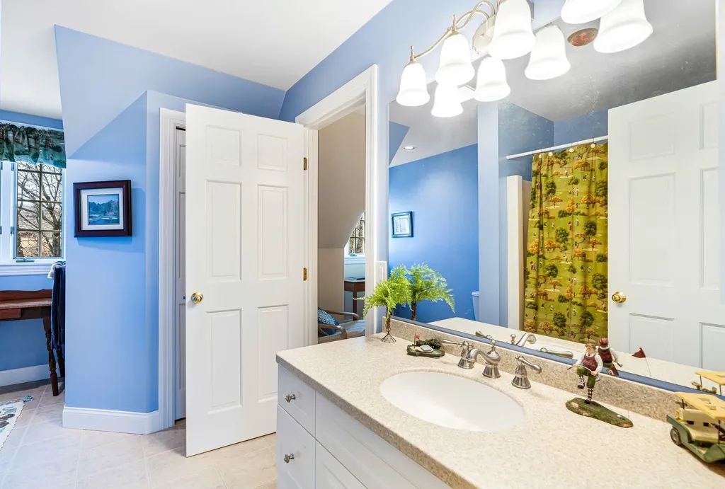 10 Fairbanks Turn Road Hartford VT 05059