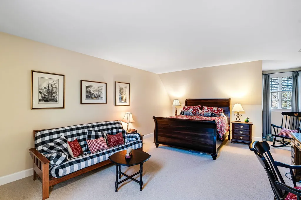 10 Fairbanks Turn Road Hartford VT 05059