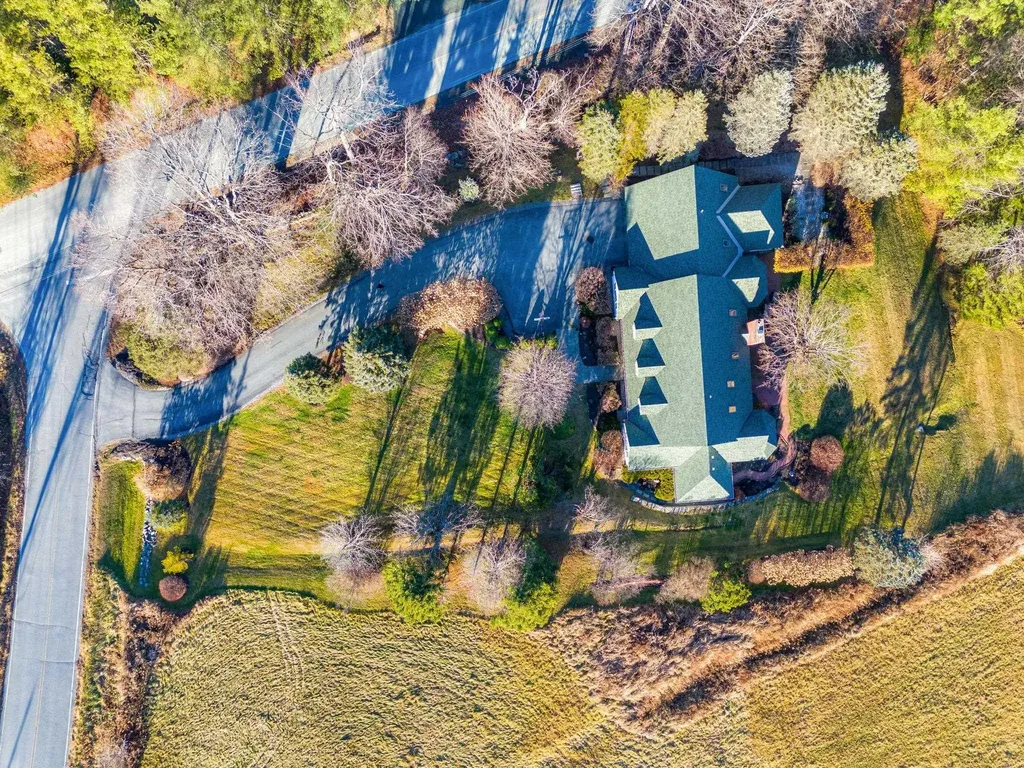 10 Fairbanks Turn Road Hartford VT 05059