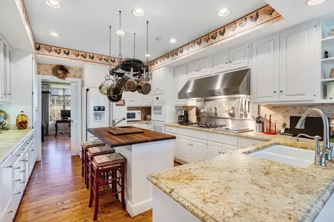 10 Fairbanks Turn Road Hartford VT 05059