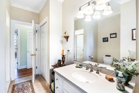 10 Fairbanks Turn Road Hartford VT 05059