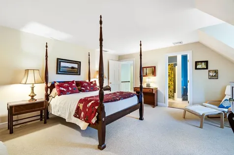 10 Fairbanks Turn Road Hartford VT 05059