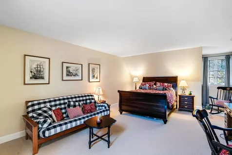 10 Fairbanks Turn Road Hartford VT 05059