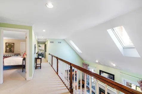 10 Fairbanks Turn Road Hartford VT 05059