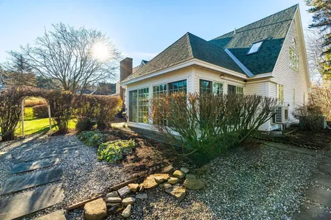 10 Fairbanks Turn Road Hartford VT 05059