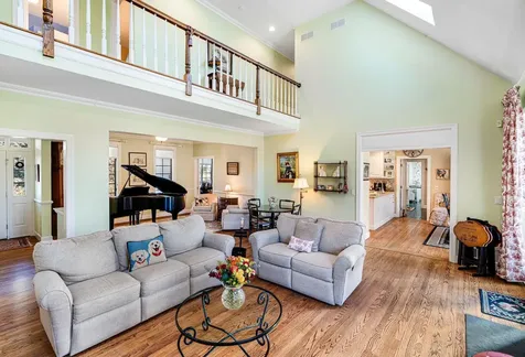 10 Fairbanks Turn Road Hartford VT 05059