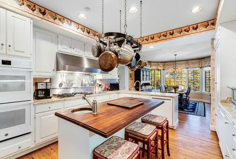 10 Fairbanks Turn Road Hartford VT 05059