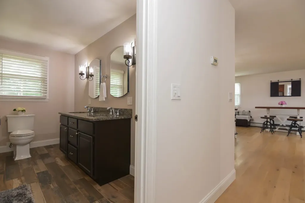 33 Wood Hawk Way Litchfield NH 03052