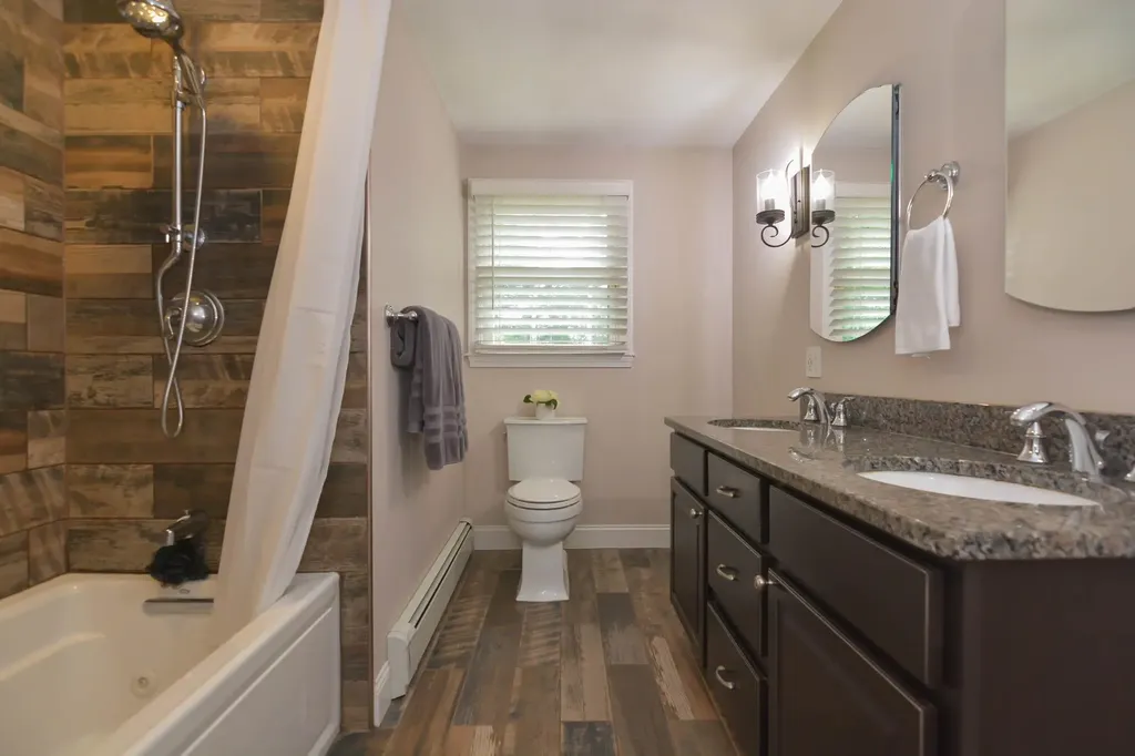 33 Wood Hawk Way Litchfield NH 03052