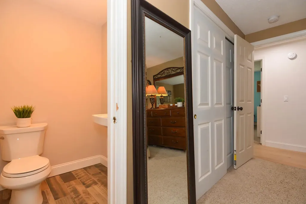 33 Wood Hawk Way Litchfield NH 03052