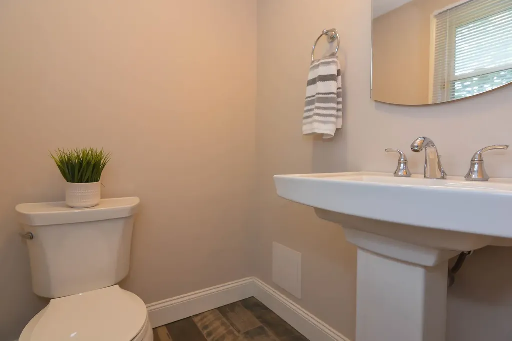 33 Wood Hawk Way Litchfield NH 03052