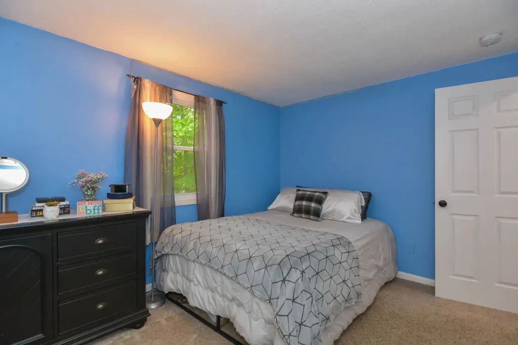 33 Wood Hawk Way Litchfield NH 03052