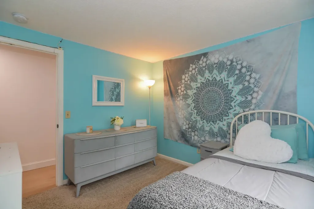 33 Wood Hawk Way Litchfield NH 03052