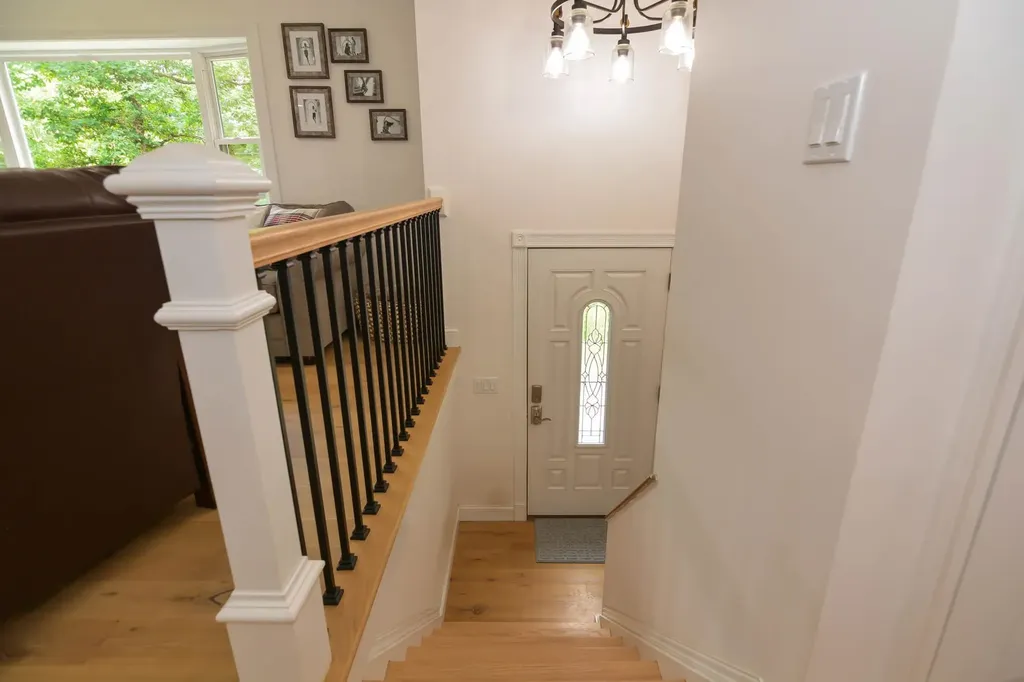 33 Wood Hawk Way Litchfield NH 03052